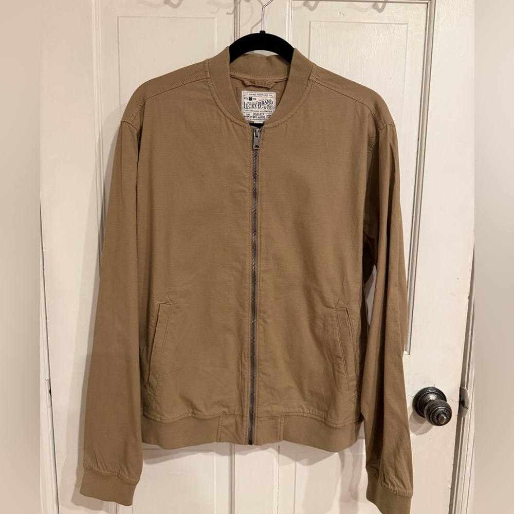 NWT Lucky Brand Men’s Tan Bomber Jacket. Lightweight. Size Large